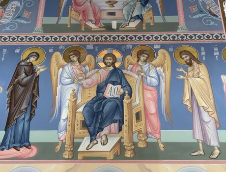 В храме возобновились богослужения